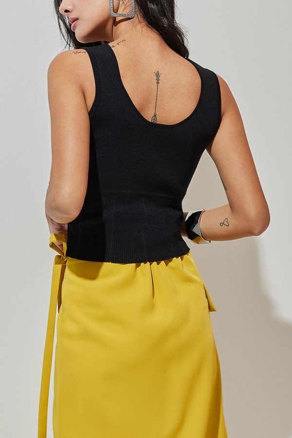 Close-fitting elastic V-neck vest